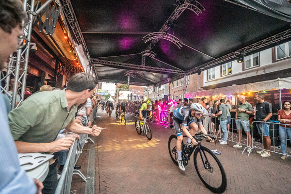 Divers feestje bij Daags na de Tour
