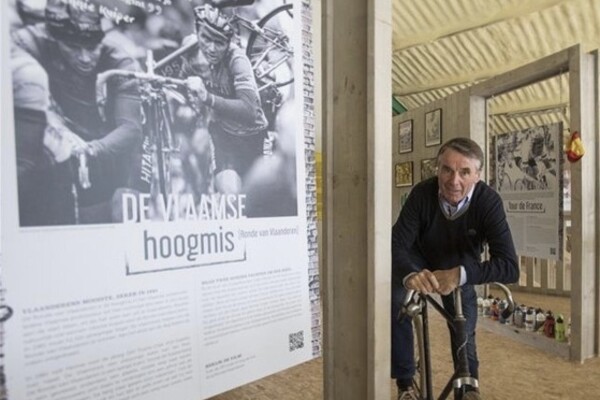 Hennie Kuiper in zijn eigen wielermuseum 