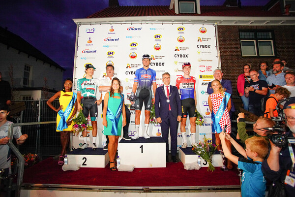 Van der Poel wint wielercriterium Daags na de Tour in Boxmeer