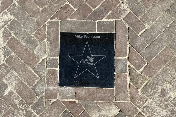 Oud-prof Jan Krekels ‘opent Boxmeerse Walk of Fame