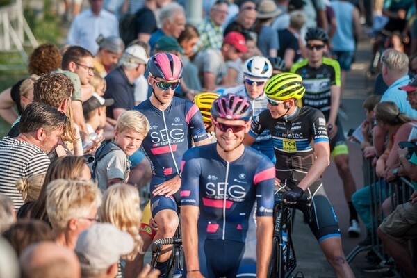 ‘Wildcards’ voor wielertalenten uit Land van Cuijk: viertal mag meedoen aan profronde Daags na de Tour